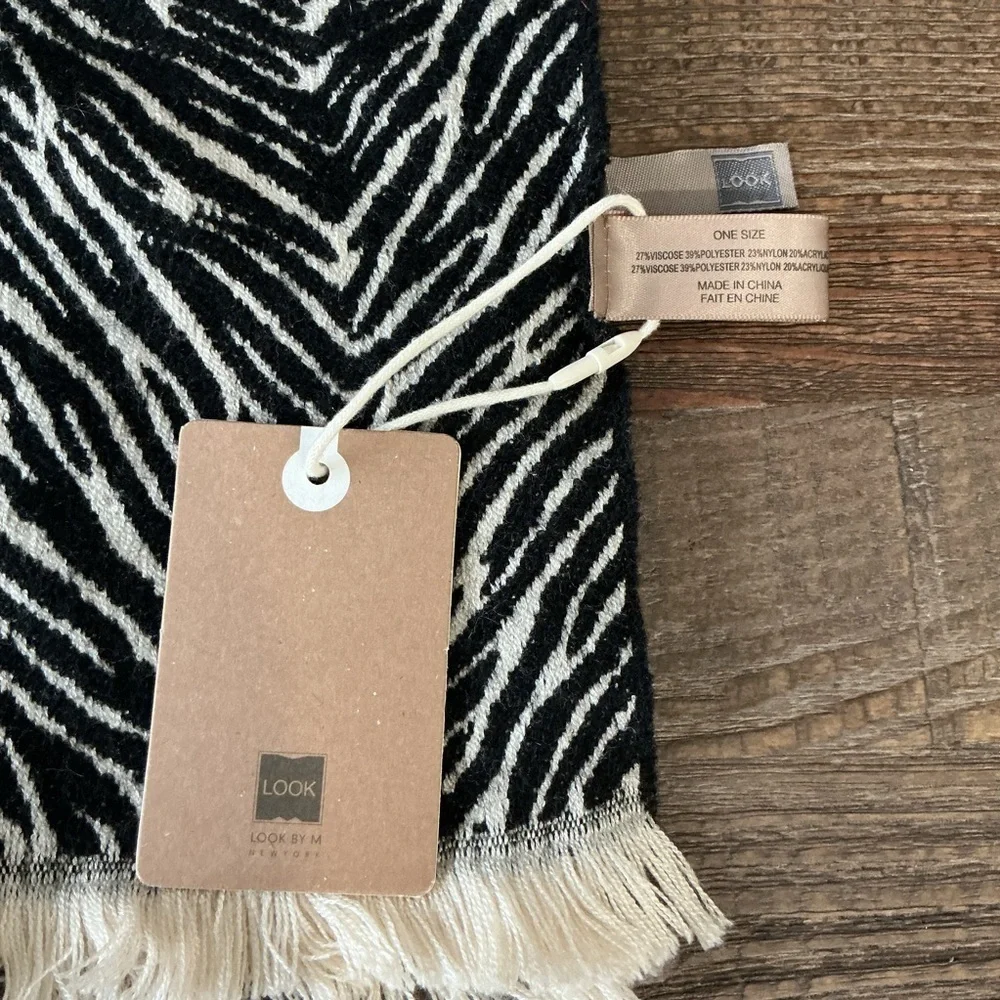 Look by M Common Knit Zebra Pattern Scarf